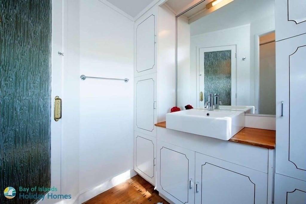 Blick auf den Strand! Toller Familienurlaub Hause. in Russel (NZ), Bay Of Islands