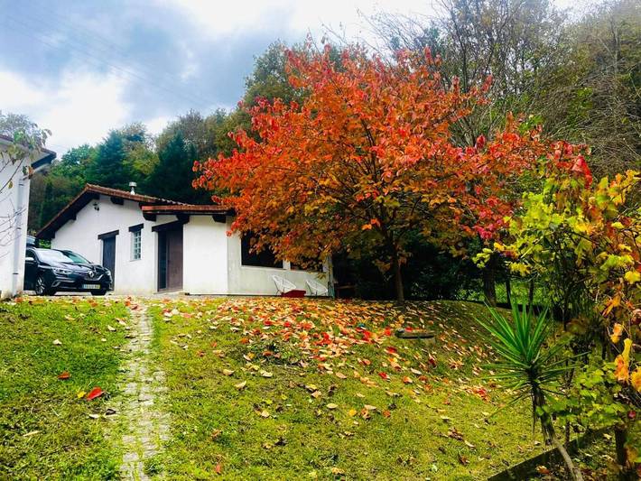 Ferienhaus für 6 Personen, mit Terrasse und Garten sowie Seeblick und Ausblick