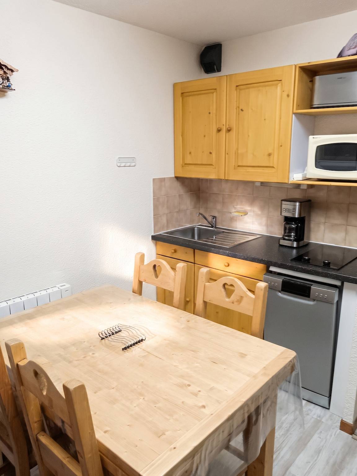 Apartamento entero, Apartamento cómodo con vistas a la montaña in Notre-Dame-de-Bellecombe, Albertville region