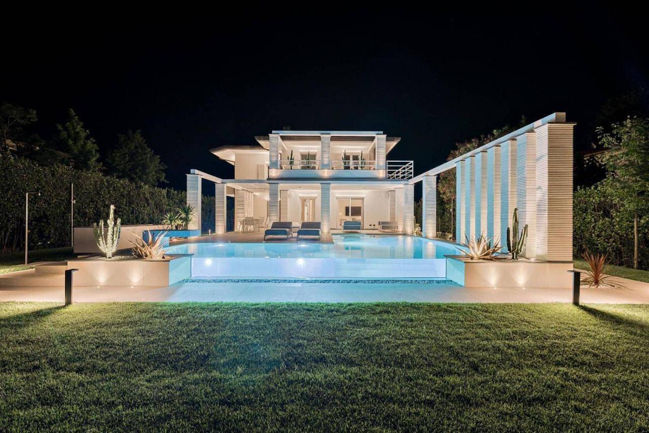 Geheel appartement, Villa with Private Pool in Ondamarina 1, Forte dei Marmi