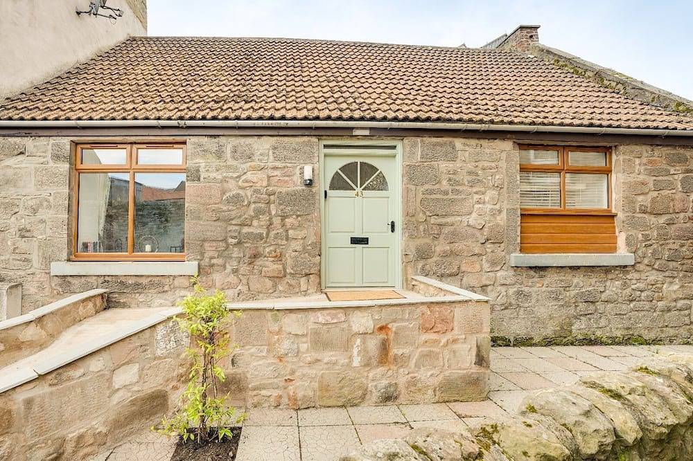 Harrow Bank Cottage Family and Pet Friendly Coastal Escape in Tweedmouth in Tweedmouth, Northumberland