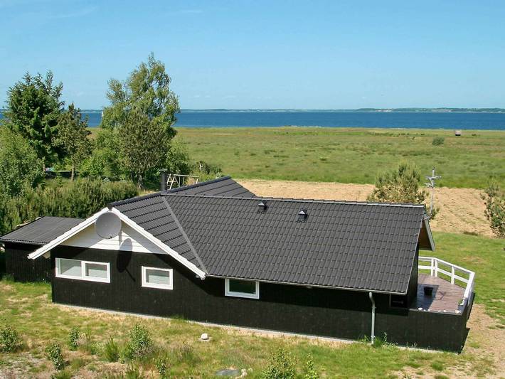 Ferieudlejning for 6 personer, med sauna og jacuzzi samt terrasse, børnevenlig i Virksund