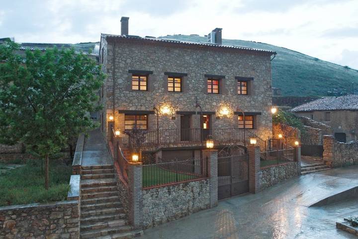 Casa rural para 10 personas, con sauna además de jacuzzi y jardín, Se admiten mascotas en Abánades