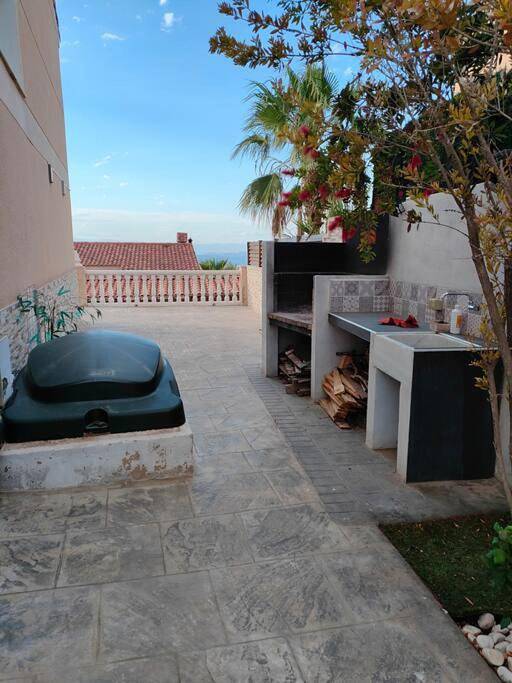 Location de vacances pour 6 personnes, avec jardin ainsi que vue et piscine à Chiva - 4
