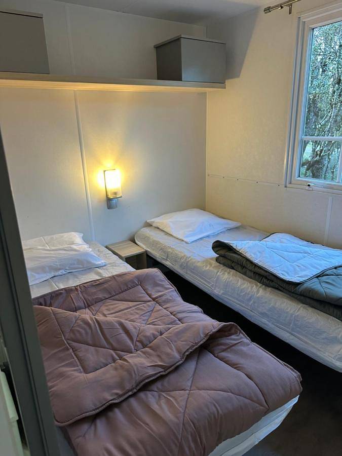 Camping pour 4 personnes, avec Terrasse ainsi que Jardin et Piscine