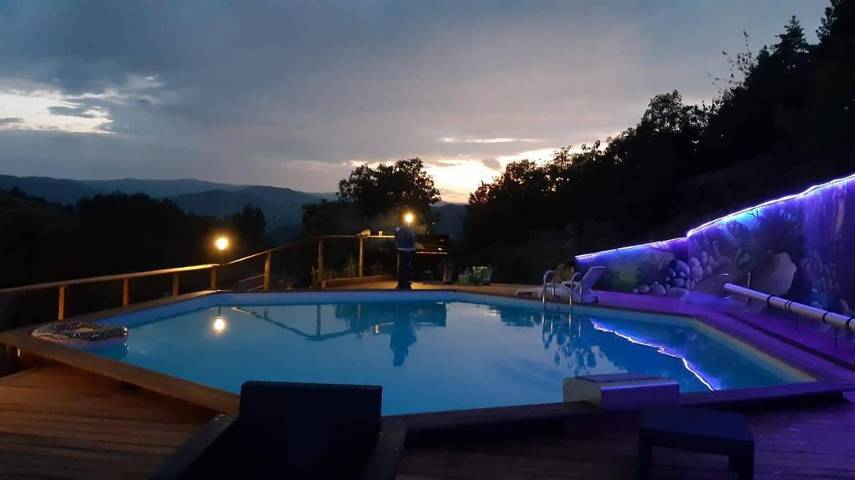 Maison d’hôte pour 2 personnes, avec jardin et terrasse ainsi que piscine et vue