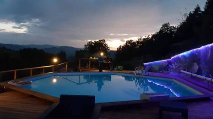 Maison d’hôte pour 2 personnes, avec terrasse et jardin ainsi que vue et piscine à Gluiras