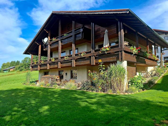 Ferienwohnung für 5 Personen, mit Balkon und Balkon/Terrasse sowie Garten und Pool in Lam