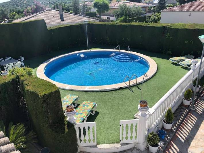 Location de vacances pour 10 personnes, avec Terrasse ainsi que Jardin et Piscine à Martos