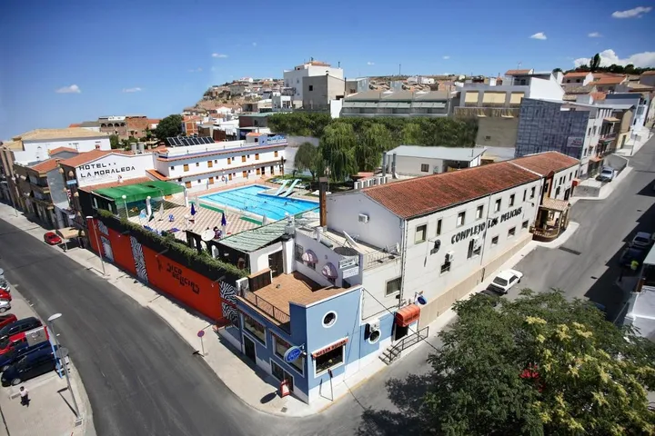 Hotel für 2 Personen, mit Pool und Terrasse, kinderfreundlich - 1
