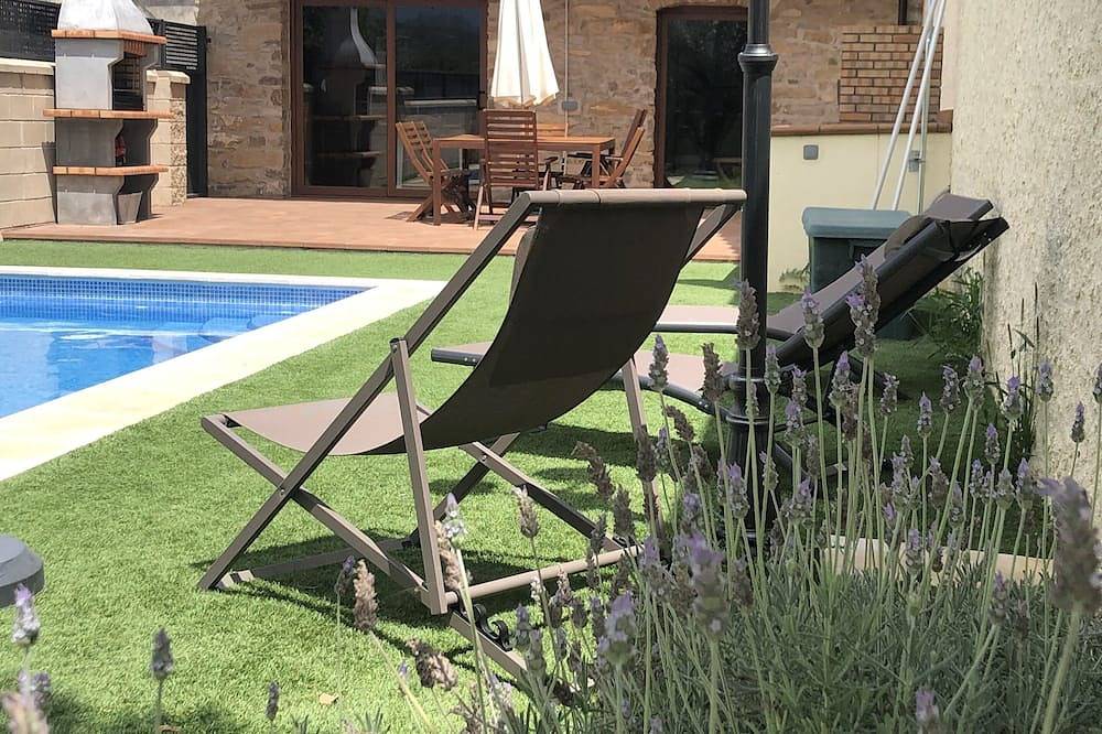 Cal Nenot, self-catering cottage with private pool and views of the Montsec in Tremp, Spanish Pyrenees
