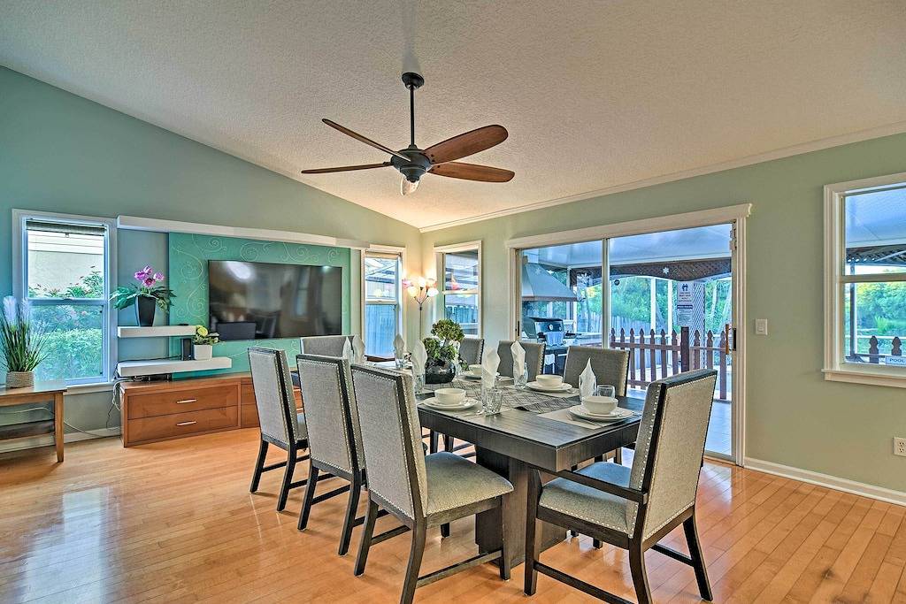 4 Mi to Beaches: Alluring Largo Hideaway! in Largo, Pinellas County