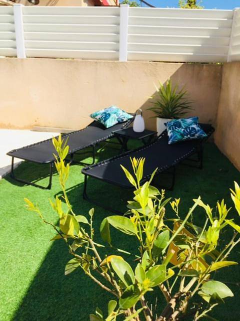 Location de vacances pour 2 personnes, avec jardin ainsi que piscine et terrasse à Gémenos - 4