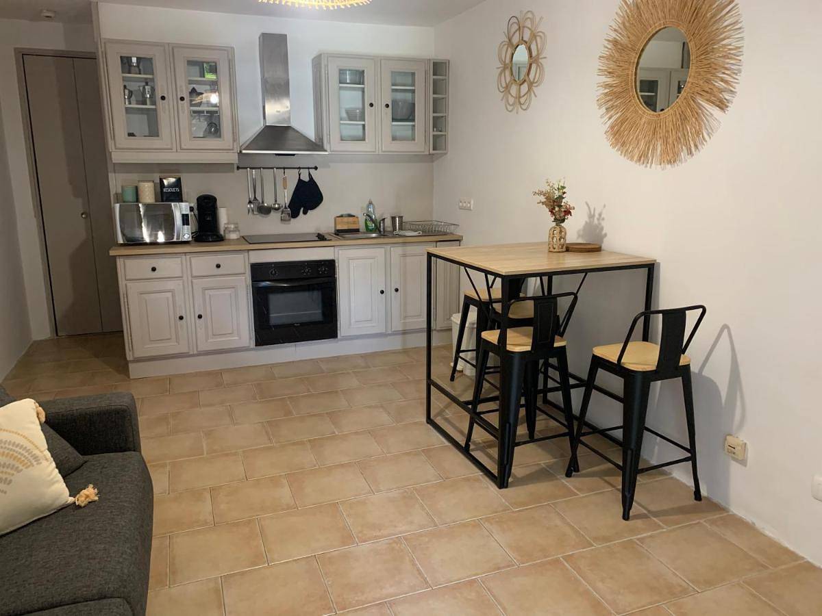 Appartement entier, Studio tout équipé de 27m2, à 100m de la mer, et 500m des commerces in Aregno, Région de Calvi