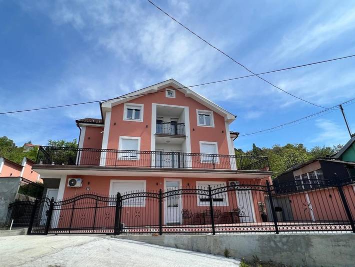 Gîte pour 4 personnes, avec balcon et vue, adapté aux familles à Novi Sad