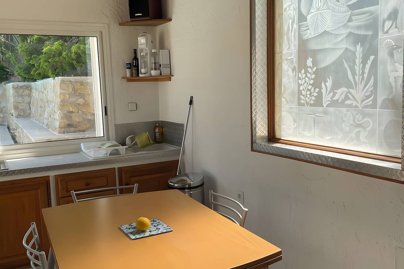 Apartamento entero, Apartamento 'Fleur De Pampa' con piscina privada, Wi-Fi y aire acondicionado in Cassis, Parque nacional de las Calanques