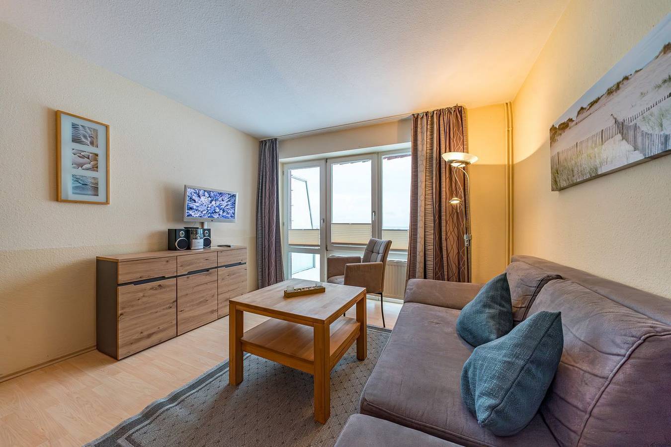 Ganze Wohnung, Hübsches Maisonette-Ferienapartment mit Balkon und tollem Blick zur Nordsee in Schillig Strand, Wangerland