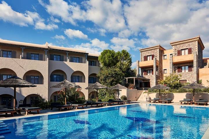 Appart’hôtel pour 4 personnes, avec Balcon et Terrasse ainsi que Jardin et Piscine