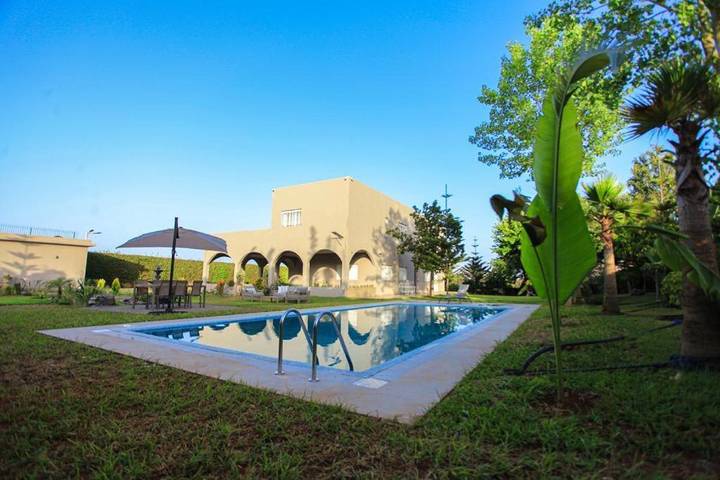 Villa pour 11 personnes, avec terrasse ainsi que piscine et vue, animaux acceptés - 1