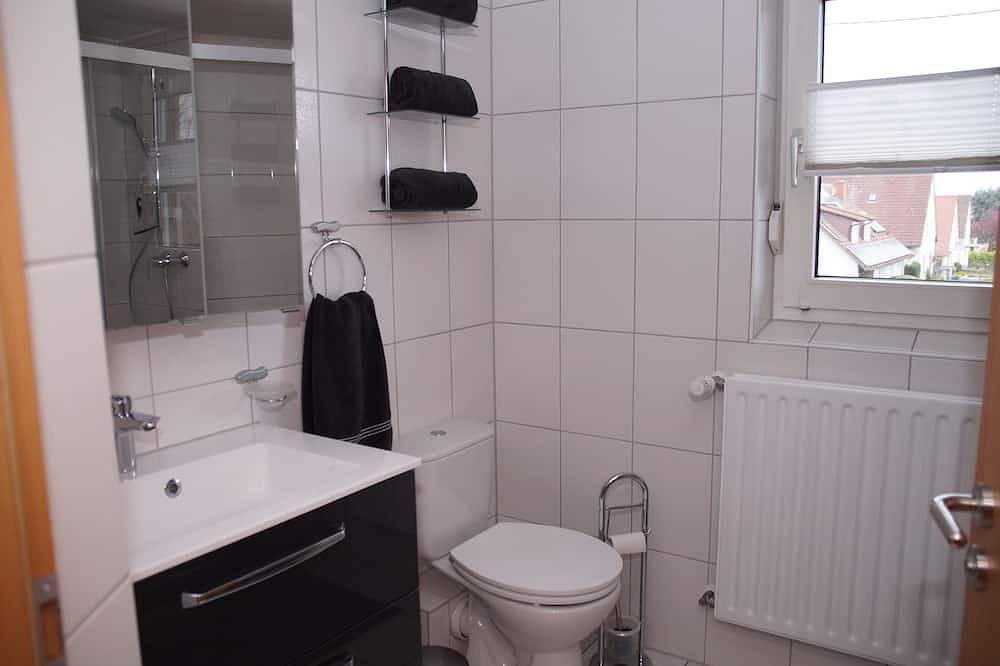 Ganze Wohnung, Moderne Ferienwohnung, nah am Pfälzer Wald, umgeben von Weinbergen. in Landau, Südliche Weinstraße