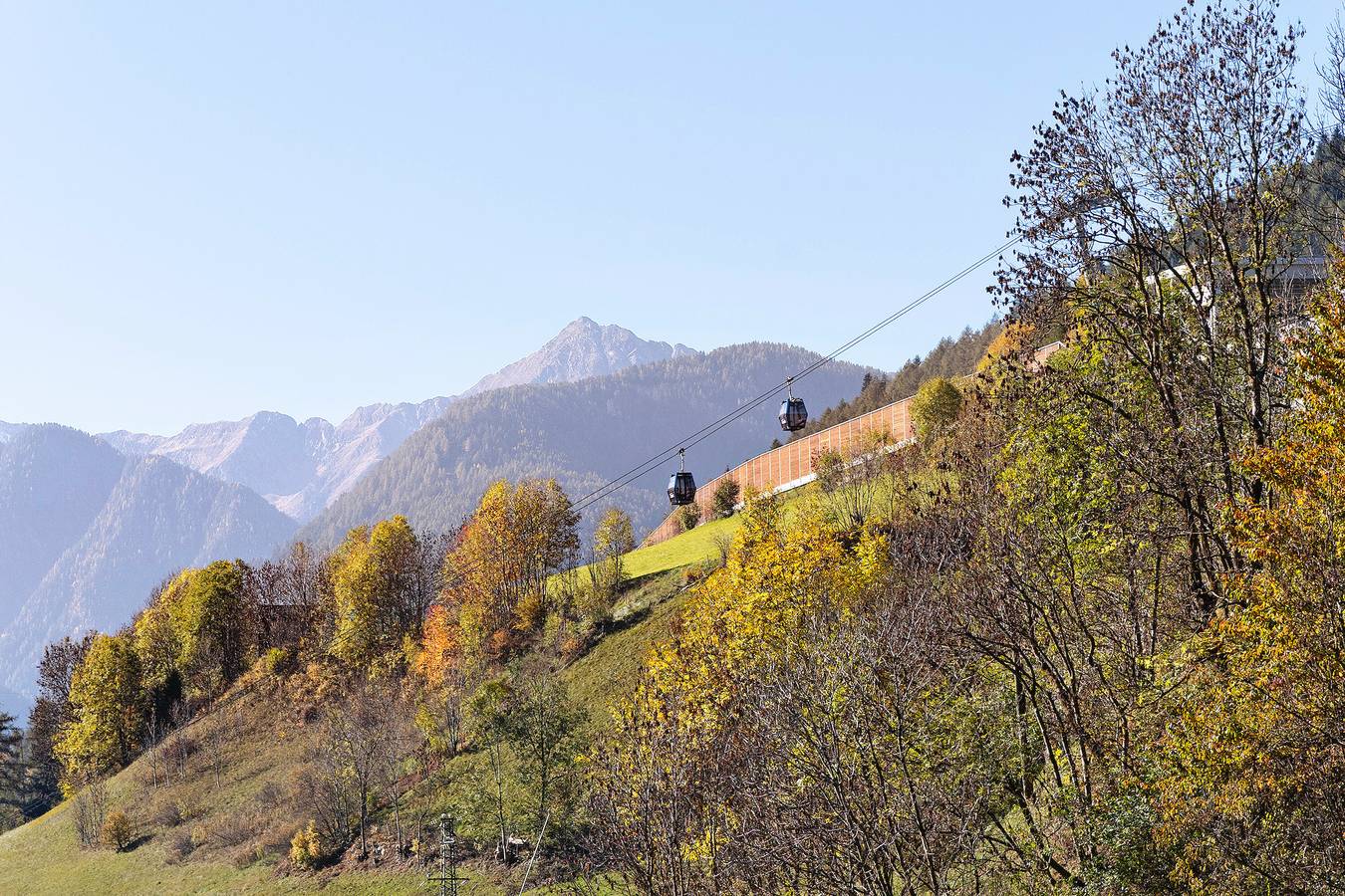 Entire apartment, Apartment 'Hatzlhof Nr 6' with Mountain View, Shared Terrace and Wi-Fi in Tschöfs - Ceves, Sterzing