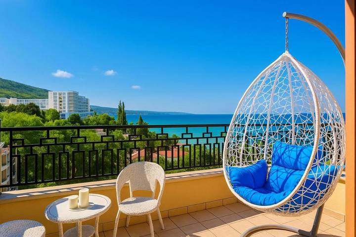 Ferienwohnung für 4 Personen, mit Ausblick und Terrasse sowie Pool, mit Haustier am Goldstrand