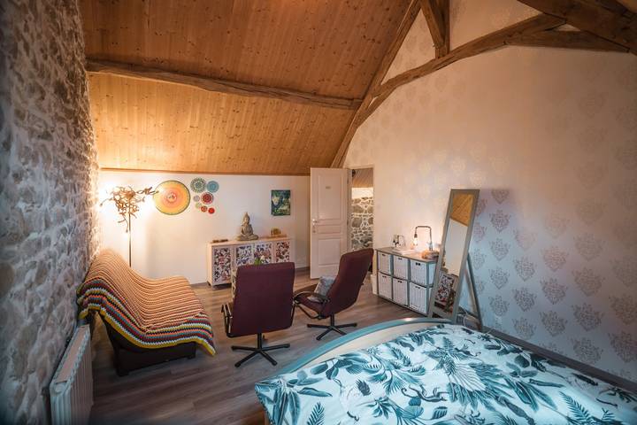 Chambre d’hôte pour 8 personnes, avec vue sur le lac et jardin, animaux acceptés dans la Creuse