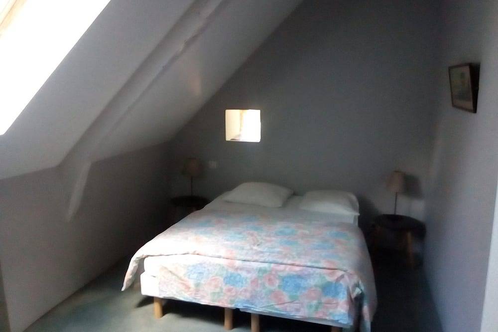 Maison en bout d' une grande demeure in Savignac, Aveyron