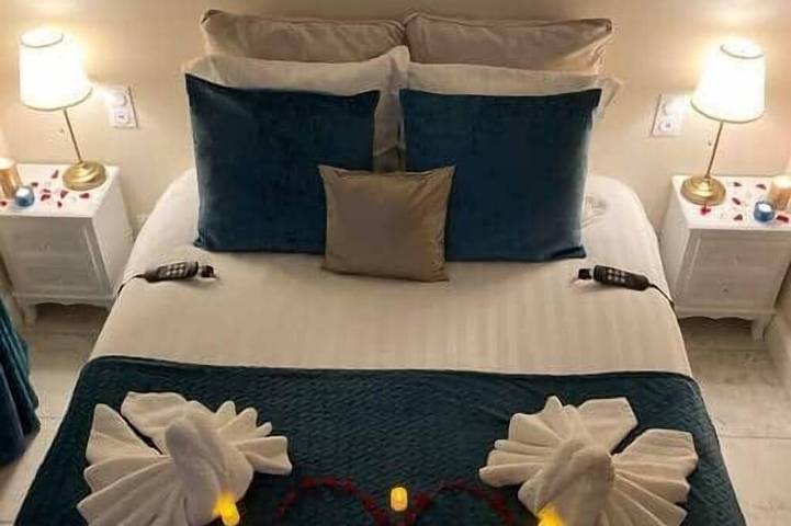 Location de vacances pour 4 personnes, avec piscine ainsi que balcon et jacuzzi à Crécy-sur-Serre - 4