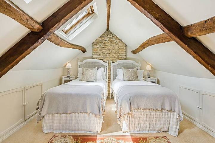 Grindstone Mill - sleeps 12 guests  in 6 bedrooms in Stroud, Gloucestershire