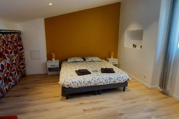 Gîte pour 4 personnes, avec jardin ainsi que piscine et terrasse à Balanzac - 2