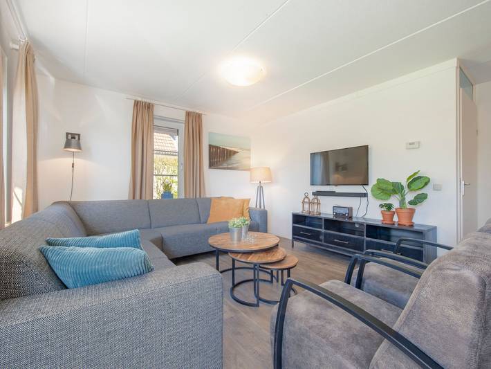 Vacation rental for 8 people, with Terrace and Yard as well as Pool in Kamperland