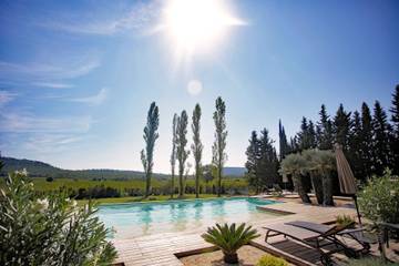 Cottage pour 2 personnes, avec piscine et jacuzzi ainsi que terrasse et jardin à Carnas