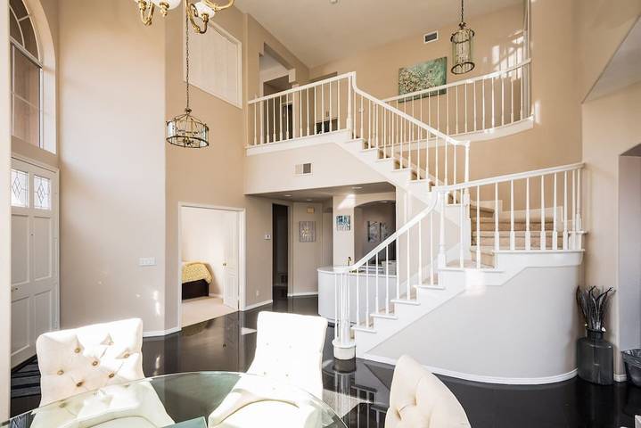 Vacation rental for 9 people, with balcony and yard in Laguna Niguel