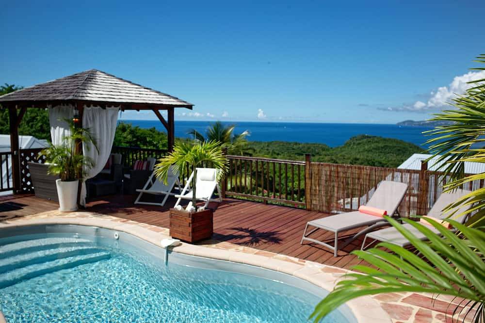 Charming Villa with Pool and Breathtaking View of the Caribbean Sea in Les Trois-Îlets, Martinique