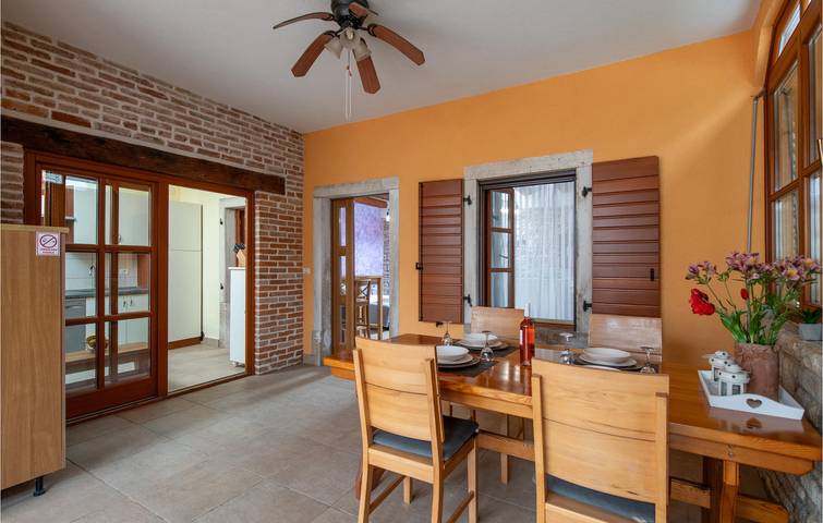 Apartment mit Meerblick, Terrasse, WLAN und Parkplatz – 1,5 km zum Strand in Marčana, Südküste Istrien