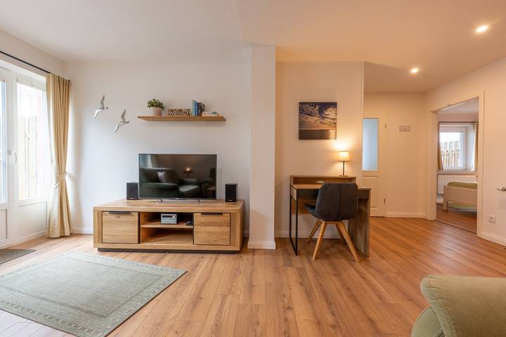 Entire apartment, Apartment 'Ferienhof Paulsen - Seeschwalbe' with Private Terrace and Wi-Fi in Tammensiel, Pellworm