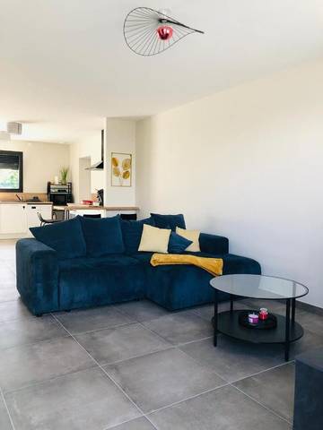 Gîte pour 7 personnes, avec terrasse ainsi que piscine et jacuzzi à Cerelles