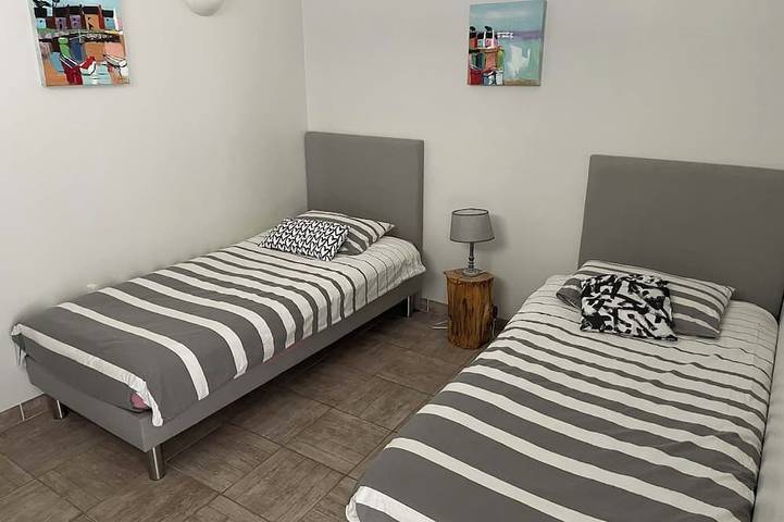 Vacation rental with a private heated indoor pool • Serves 6 • Near the Somme Bay in Martainneville, Abbeville und Umgebung