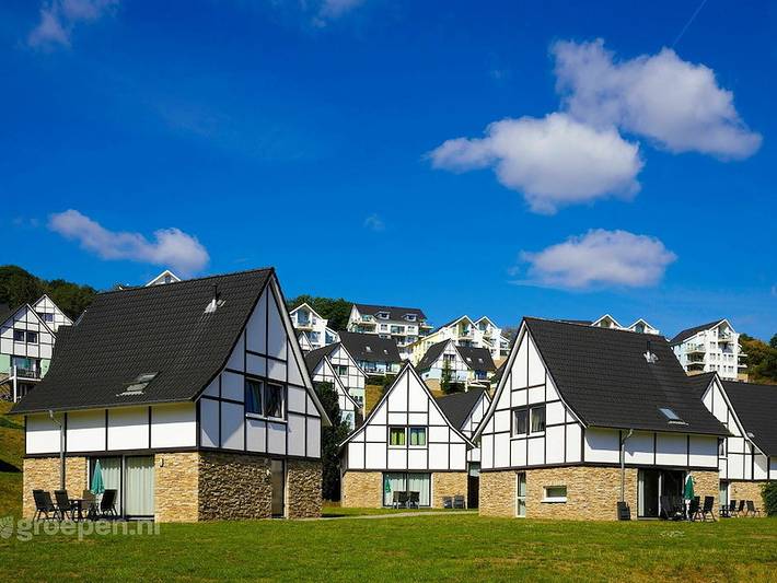 Hôtel pour 8 personnes, avec Balcon/Terrasse et Balcon ainsi que Terrasse et Piscine dans Obermaubach