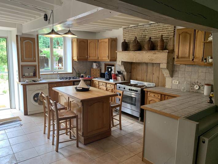 Renovated house with enclosed garden and yoga room near Guédelon in Sainpuits, Auxerre region