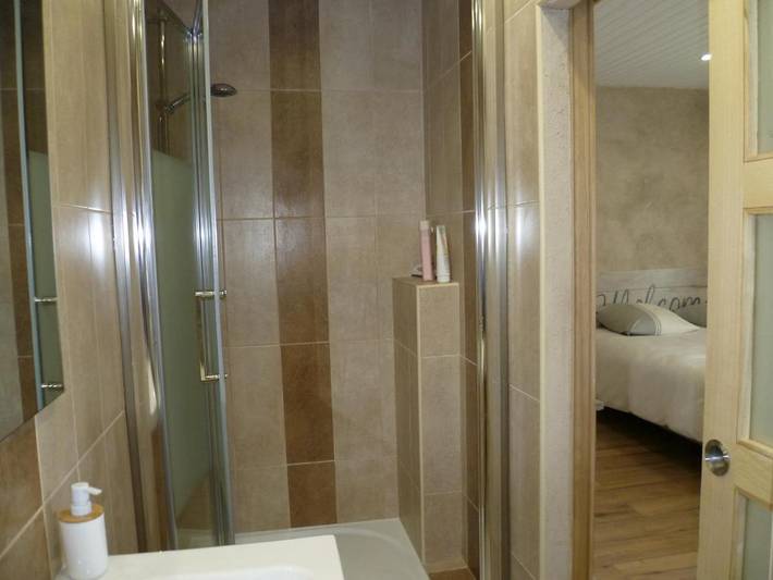 Location de vacances pour 4 personnes, avec terrasse et piscine ainsi que jardin et vue à La Caillère-Saint-Hilaire - 3