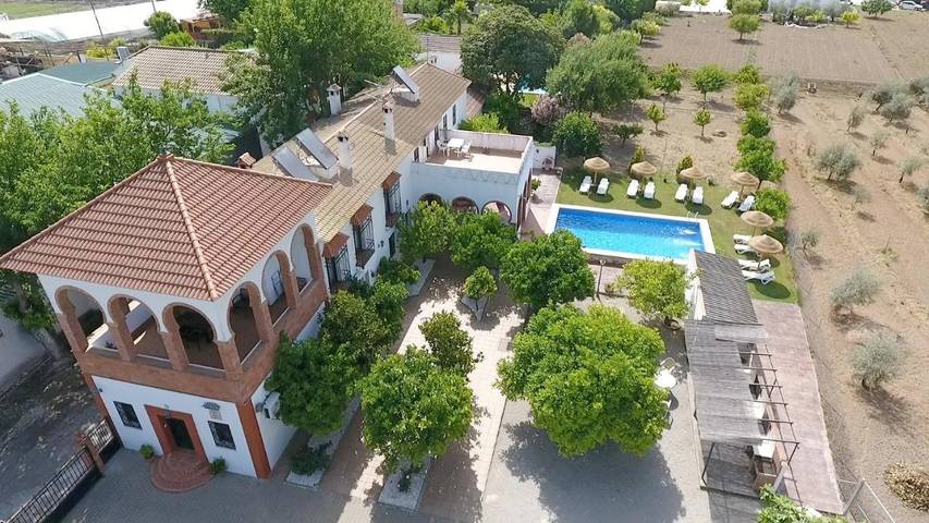 Ferienhaus für 4 Personen, mit Balkon und Terrasse sowie Garten und Pool