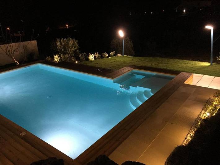 Casa vacanza per 8 persone, con piscina e idromassaggio nonché giardino e piscina per bambini, adatto a famiglie con bambini - 1