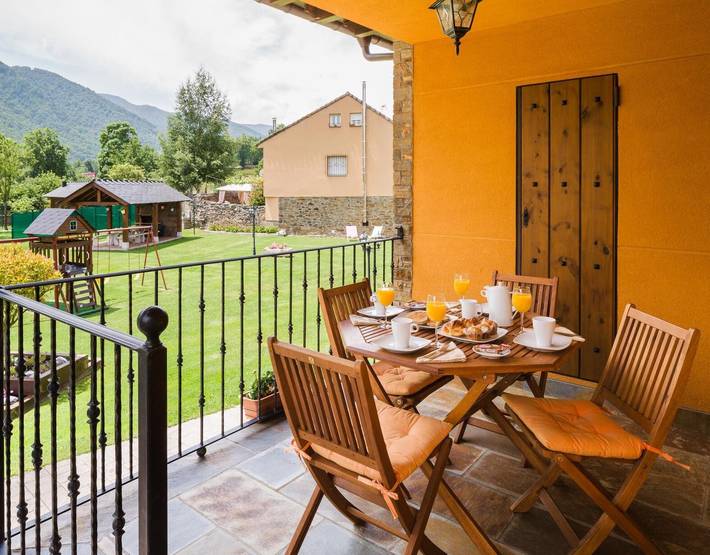 Casa rural con piscina para 4 personas, con Jardín en Eo-Navia