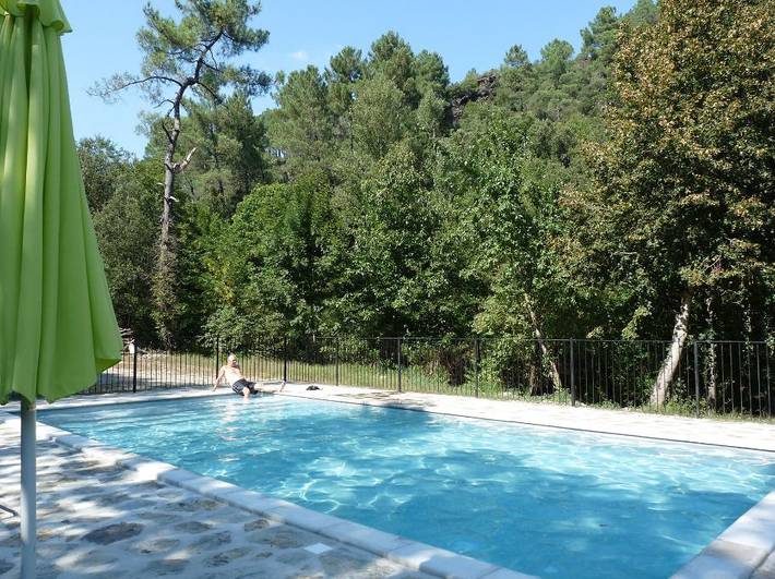 Gîte pour 8 personnes, avec piscine ainsi que jardin et terrasse à Saint-Martin-de-Boubaux