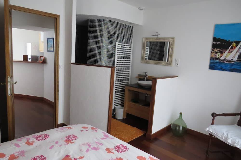 Appartement entier, Port d' Audierne appartement rez de chaussée avec jardin privé in Audierne, Côte de Cornouaille
