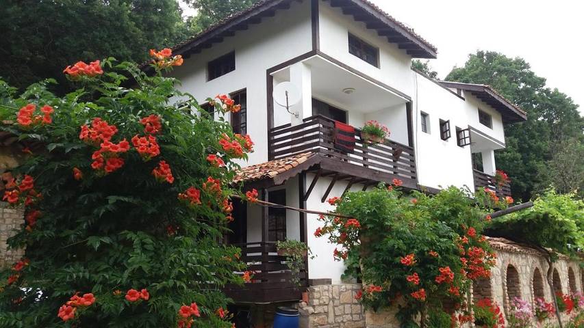Maison d’hôte pour 2 personnes, avec Balcon et Terrasse ainsi que Jardin et Piscine à Varna (Bulgarie)