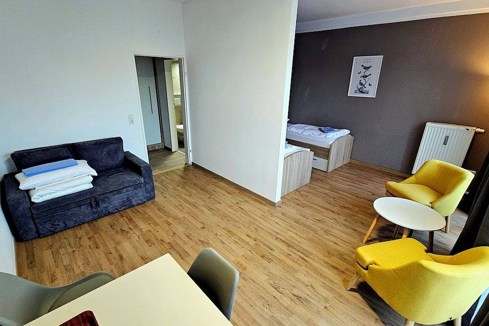 Ganze Wohnung, 5 zimmer/Room in Oberschleißheim, Oberbayern