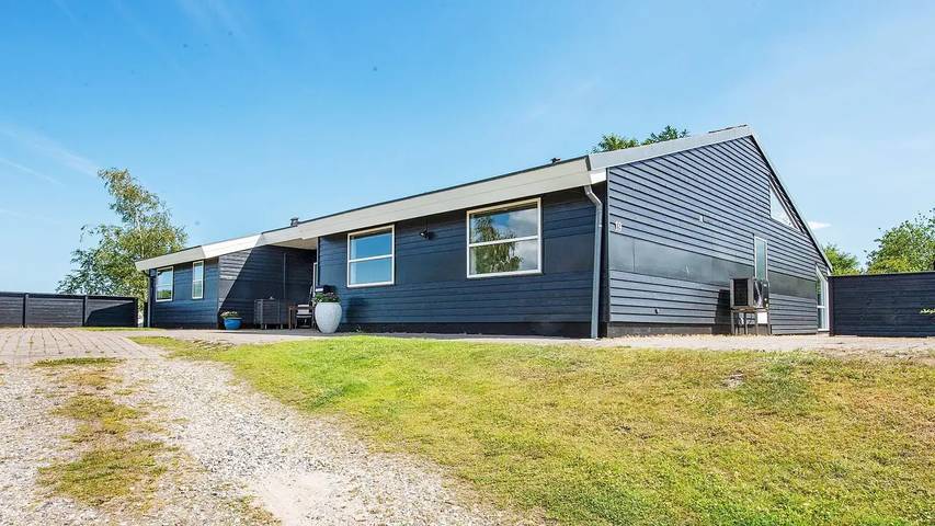 Ferienhaus für 13 Personen, mit Whirlpool und Sauna sowie Terrasse und Pool in Lyngsbæk Strand - 2